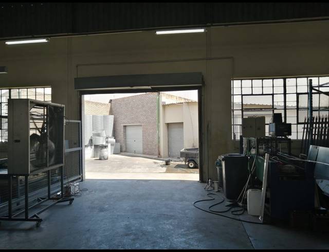 2,600M² WAREHOUSE FOR SALE IN BOLTONIA